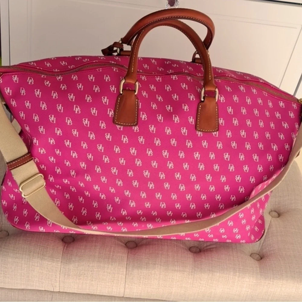 Like new EUC pink Gretta duffle weekender bag from Dooney & Bourke! 💕RARE💕 - Picture 2 of 13